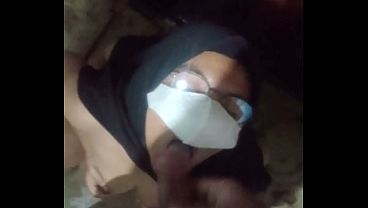 Cewek Indo Ngentot Di Kamar Mandi Sambil Nenggak Air Pipis Sendiri