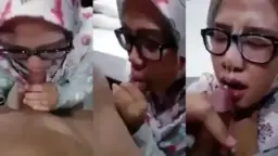 Jilbab Berkacamata Kena Semprot Muka Penuh Crot