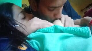 Ngisep Susu Istri Temen Yang Seksi Dan Memeknya Basah Kuyup