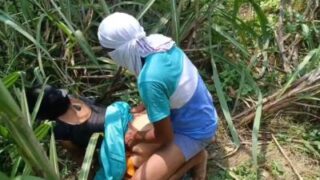 Nyonya Besar Digenjot Kuli Di Kebun India, Keluar Cairan Panas.