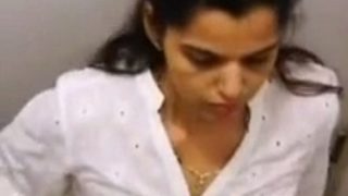 Video Cewek-cewek India Lagi Ganti Baju Di Kamar Ganti, Bikin Ngilu