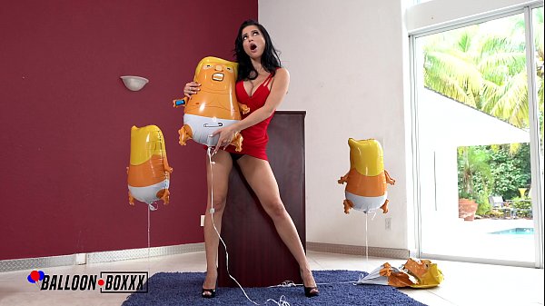 Ngentot Bareng Crystal Rush, Mami Rusia Sange Gila Nungging Di Atas Balon Trump
