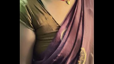 Nih, Gue Mau Ngajak Main Sama Ibu-ibu India Yang Seksi Banget.