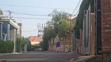 Ngacengin Memek Di Pinggir Jalan, Emak Arab Ngocok Sampe Basah