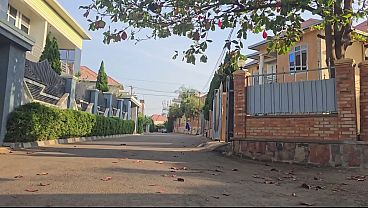 Astaga, Mamah Arab Di Luar Rumah Dekat Jalan Mainin Memek Sampe Keluar Cairan