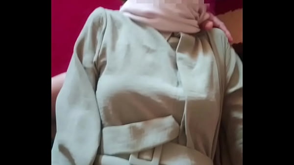 Saudari Tiri Berhijab Di Entot Habis-habisan Pas Momen Lebaran Panas