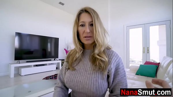Nenek Tiri Yang Horny Minta Digituin Sama Cucu Tiri.