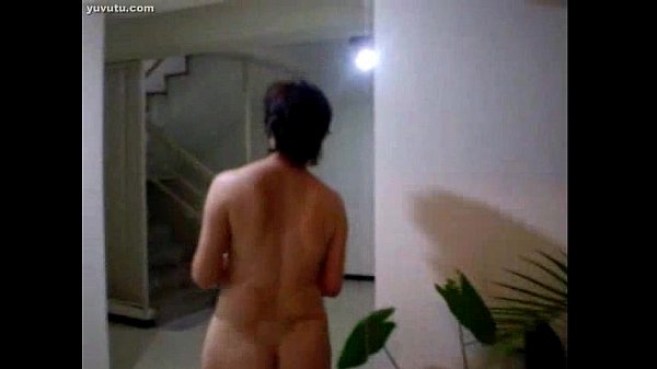 Ibu-ibu China Montok Lagi Siram Tanaman, Pantatnya Basah Kuyup Bikin Ngiler