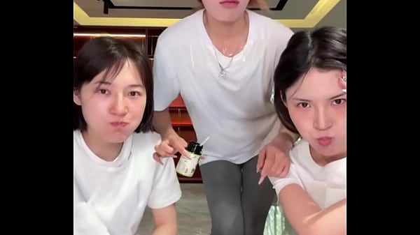 Cô Gái Lùn Sexy ở Trung Quốc Làm Tôi Phát Cuồng Vì Dáng Vẻ Gợi Cảm