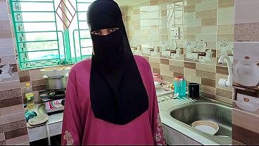 Selagi Istri Pergi, Suami Sialan Ngentot Pembantu Berhijab Di Rumah Sepi