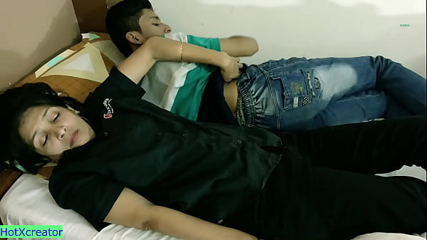 Berbagi Ranjang Dengan Kakak Tiri! Nikmatnya Seks Panas Dengan Suara Hindi Bikin Ngilu