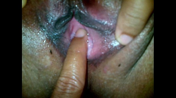 Ibu-ibu Seksi Indonesia, Bokong Gede, Memek Basah Ditusuk Empat Jari, Digenjot Keras.